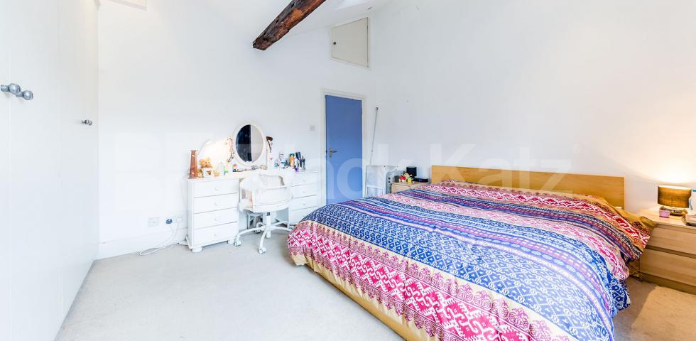 Spacious 1 bedroom flat to rent mins away from Regents Park Parkway, Camden
